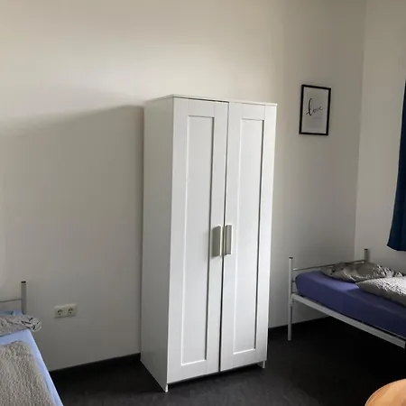 Grosse Handwerkerwohnung In Walle